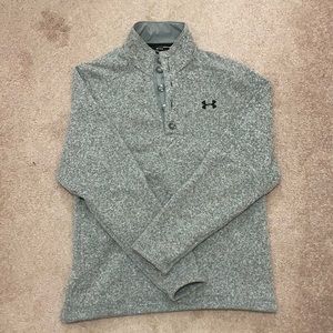 Selling fitted under armour sweater